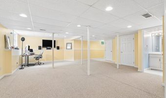 136 Davis Rd, Acton, MA 01720