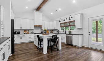 616 HIRAM Dr, Bauxite, AR 72011