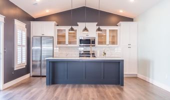 902 Stonehenge Dr, Bedford, IN 47421