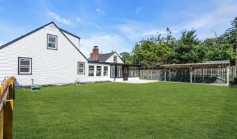 16 Larboard St, Beachwood, NJ 08722