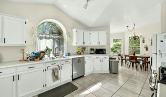 723 Reiten Dr, Ashland, OR 97520