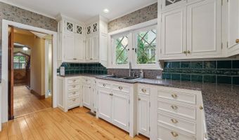 914 Ash St, Baraboo, WI 53913