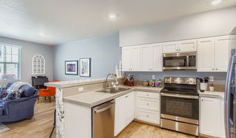 17126 SW SNOWDALE St 106, Beaverton, OR 97007