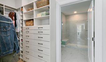 635 SLATERS Ln G-01, Alexandria, VA 22314