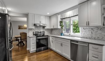 160 Greengage Cir, Amherst, NY 14051