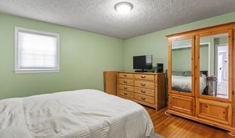 29 Maple Dr, Bedford, NH 03110