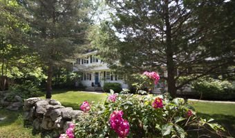 3 Deerfield Dr, Clinton, CT 06413