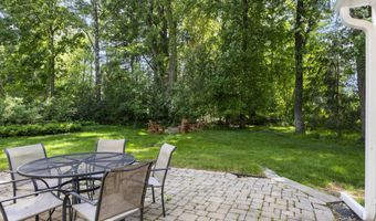 17 Schuyler Hills Rd, Albany, NY 12211
