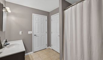 79 Pembroke Ave, Acushnet, MA 02743