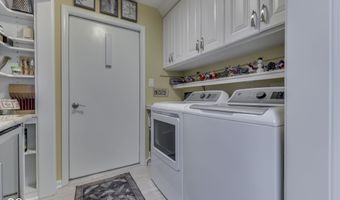7386 Lake Lakota Pl, Indianapolis, IN 46217