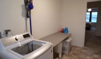 5294 Karst Cir, Ashville, OH 43103