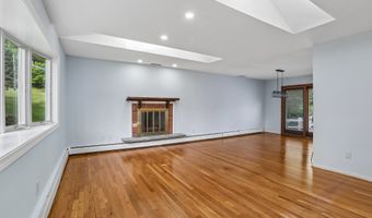 6 Sky Edge Ln, Bethel, CT 06801