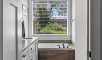 2988 NE Clearwater Dr, Albany, OR 97321