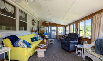 81 Shoreline Dr, Barnet, VT 05821