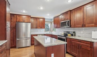 2012 Country Cove Ln, Altoona, IA 50009