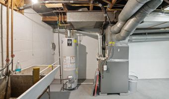 717 Oxford Ct, Adrian, MI 49221