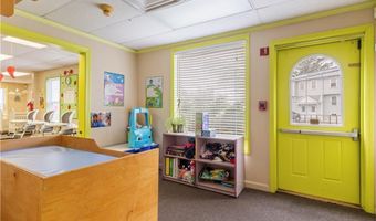 1326 Plainfield St, Cranston, RI 02920