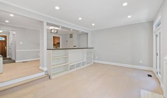 7322 Greentree Rd, Bethesda, MD 20817