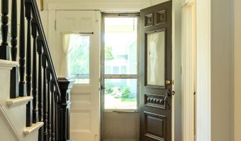 21 Elm St, Belfast, ME 04915