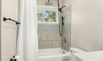 794 Robinhood Dr, Aurora, OH 44202