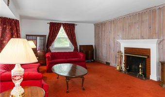 36 Willow Ave, Middletown, RI 02842
