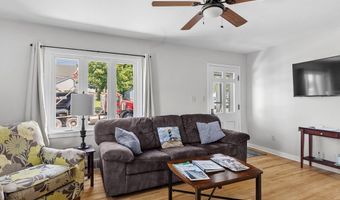 84 E North Water St, Algoma, WI 54201