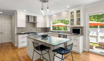 1 Mallard Cove Way, Barrington, RI 02806