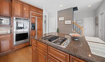 33 WATERTON Dr, Bear, DE 19701