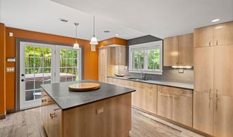 11 Aspen Ln, Bedford, NH 03110