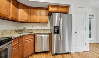21208 HEDGEROW Ter, Ashburn, VA 20147
