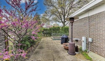 2800 S BRIARWOOD Dr W, Arlington Heights, IL 60005