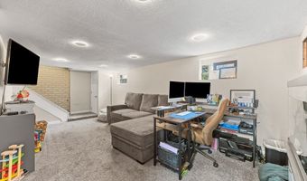 1052 Parkside Dr, Alliance, OH 44601