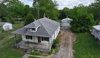 135 E Pine St, Albion, IL 62806