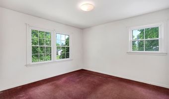425 Bush Dr, Ballwin, MO 63021