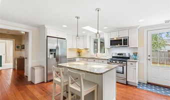 15 Zephyr Ln, Barrington, RI 02806