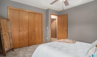 1601 E Keystone Dr, Brandon, SD 57005