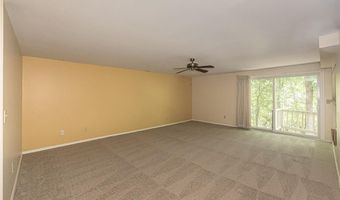 817 Woodside Trails Dr, Ballwin, MO 63021