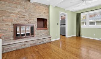 1040 E MOORPARK Ave, Appleton, WI 54911