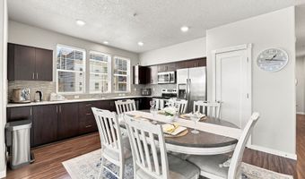 17051 SW APPLEDALE Rd 203, Beaverton, OR 97007