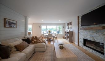 136 Aldrich Rd, Glocester, RI 02857