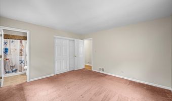 640 Ash St, Algonquin, IL 60102