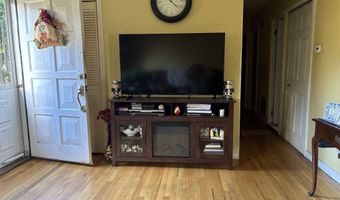 25 Beechwood Dr, Ansonia, CT 06401