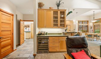 611 Forest St, Ashland, OR 97520
