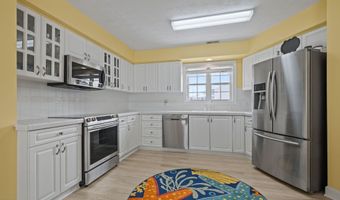 203 Old Causeway Rd, Atlantic Beach, NC 28512