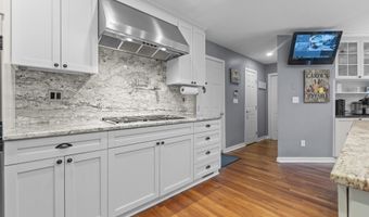 71 Olde Orchard Rd, Clinton, CT 06413