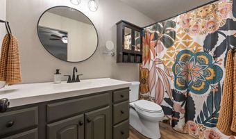 149 Country Club Ct, Anamosa, IA 52205