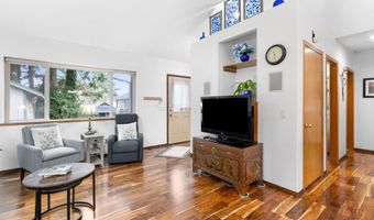 142 S QUADRANT St, Rockaway Beach, OR 97136