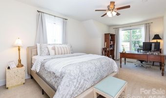 32 Greenwood Fields Dr, Asheville, NC 28804