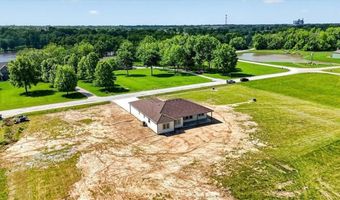 422 NE Lakota Dr, Adrian, MO 64720