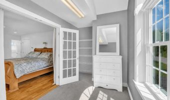 40 Hillview Dr, Bangor, ME 04401